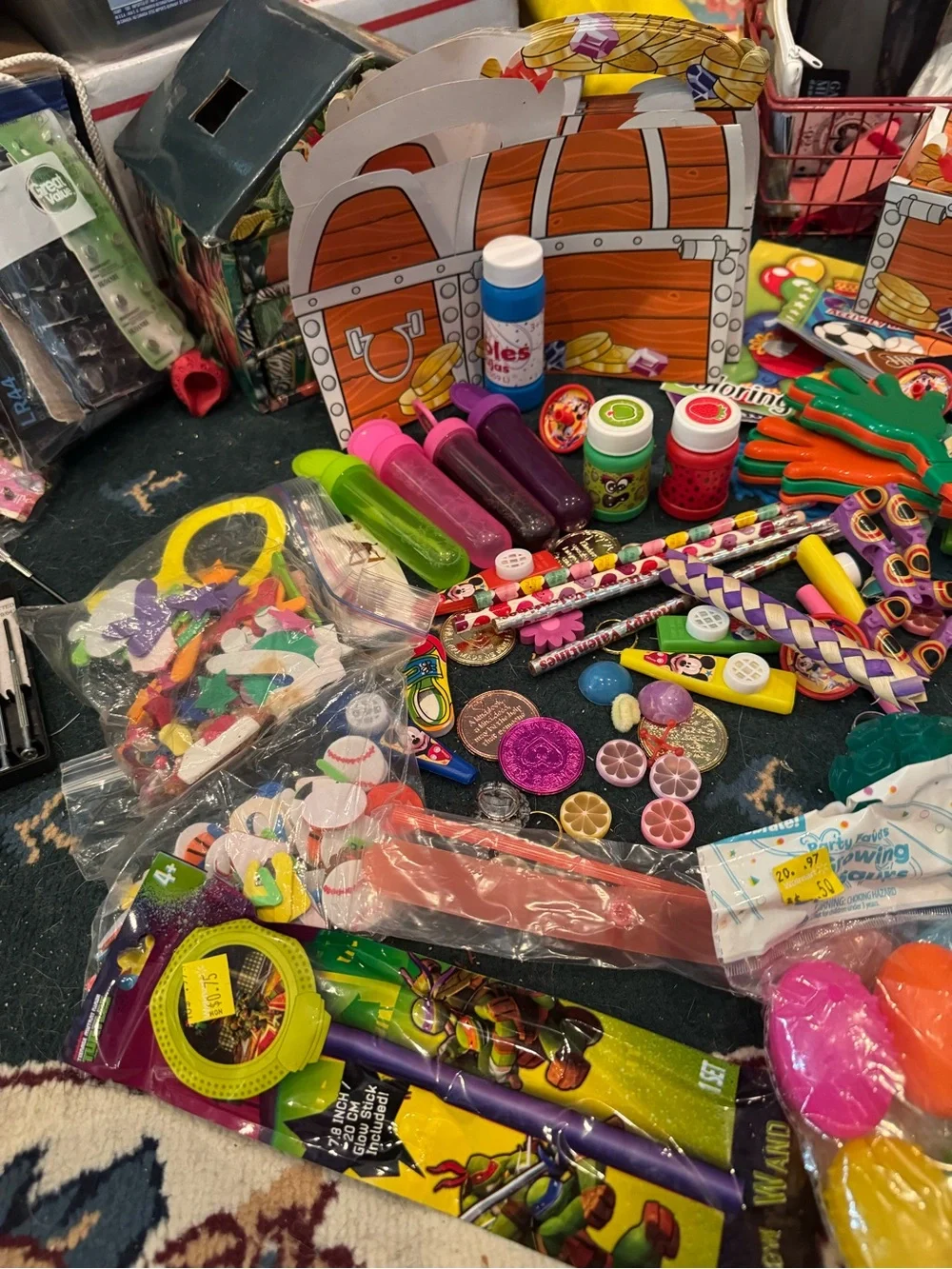 Party Treasure Chest Favor Kit - Multicolor